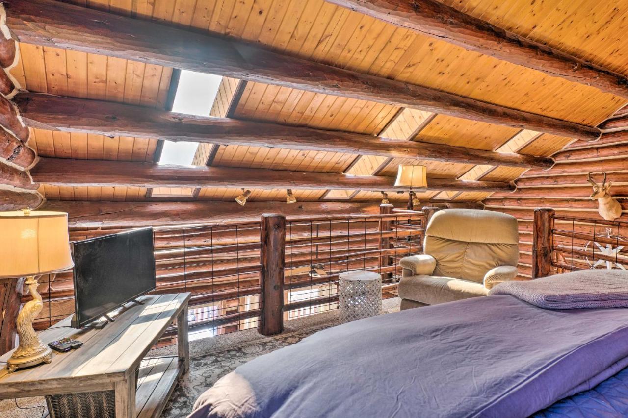 Classic Colorado Log Home With Mountain Views! Florissant Kültér fotó